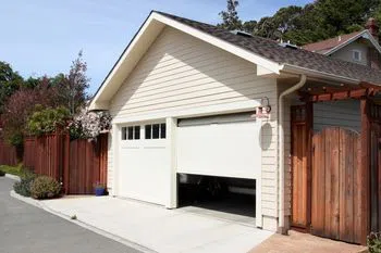 Golden Garage Door Service Fair Haven, MI 810-294-4579 - abt-cont-gr-18m